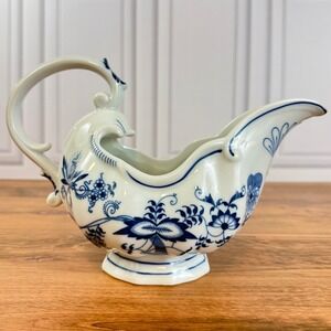 Vintage Blue Danube Gravy Boat Onion Pattern 16 oz. Rectangle Back Stamp EUC